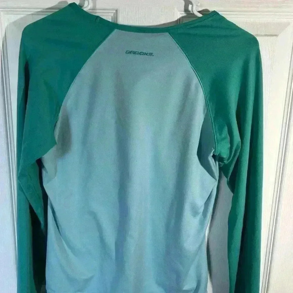 Brooks women’s medium thermal long sleeve. Teal/light blue. Layering. Running. - Picture 5 of 8